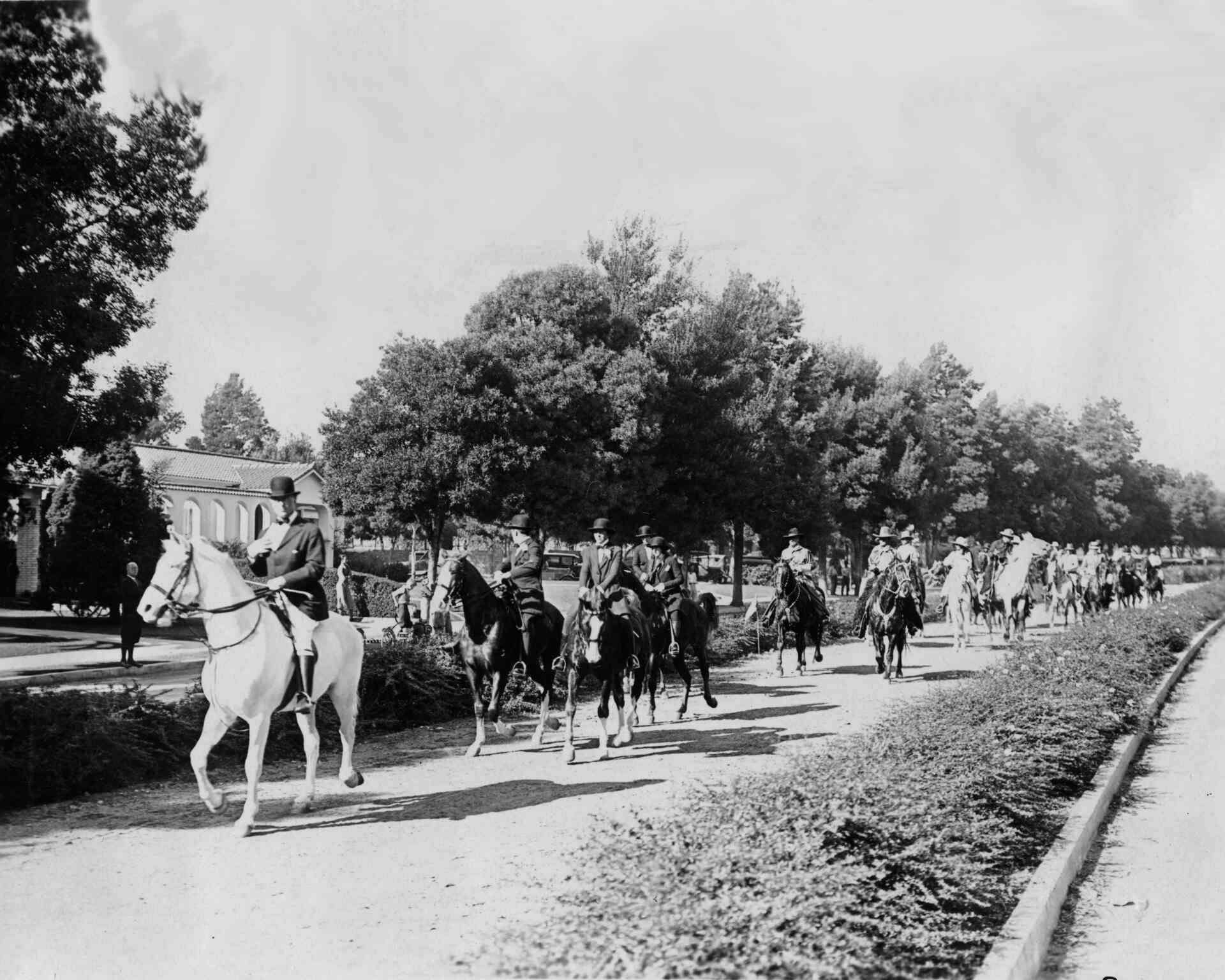 1925 — The Rodeo Drive Horse Show Parade on the bridle path