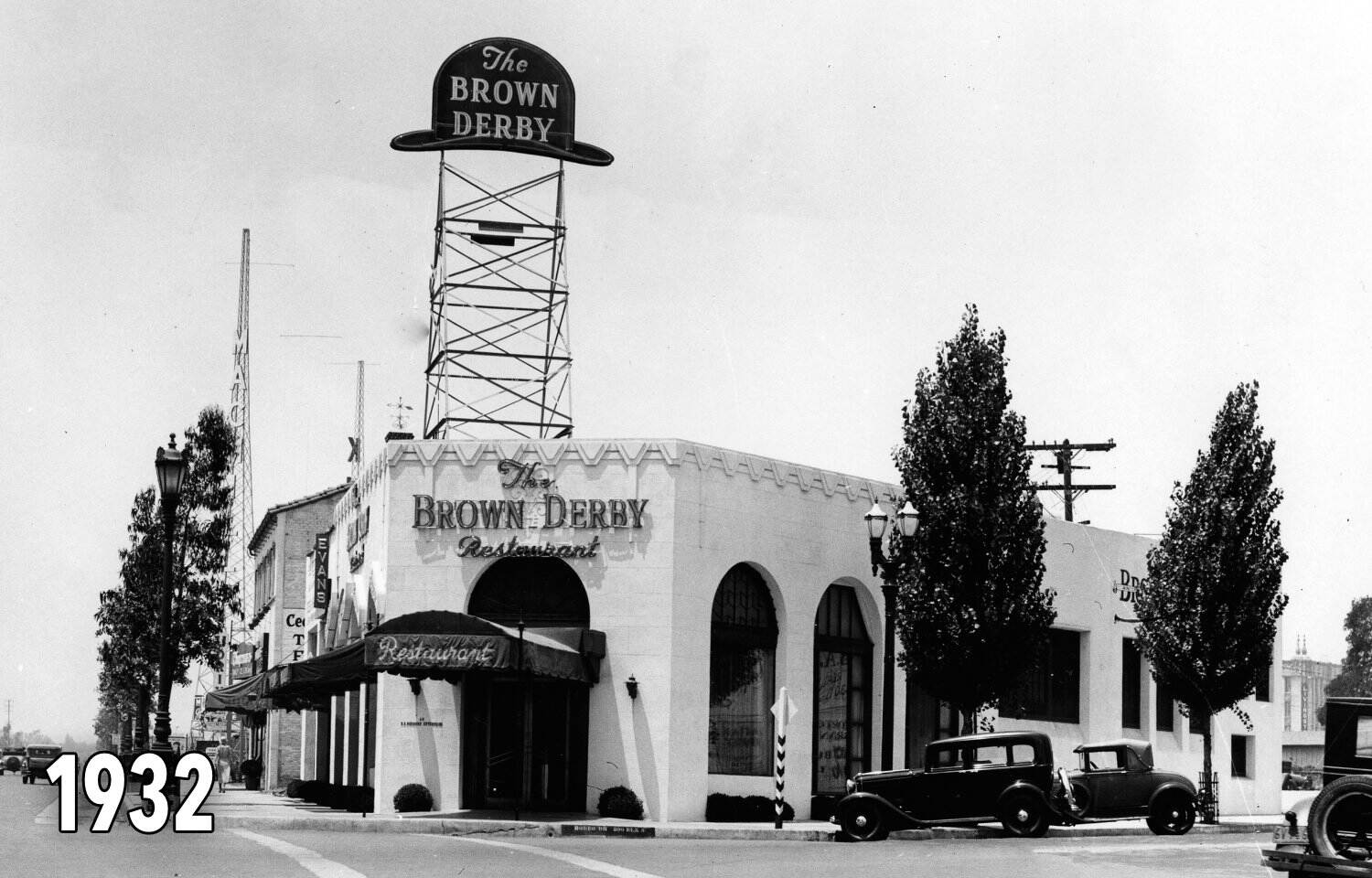 1932 — The Brown Derby at Rodeo Drive and Wilshire
