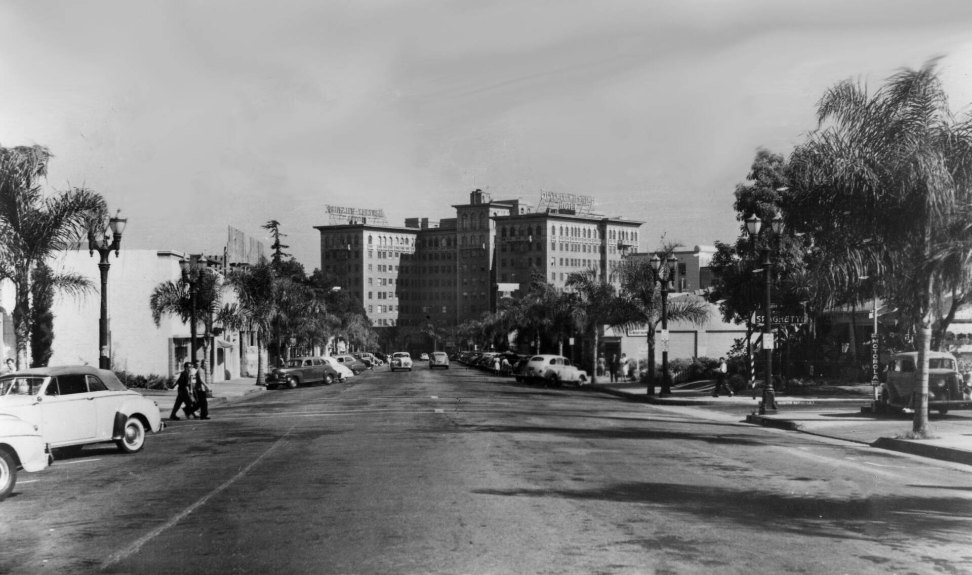 1946 — Rodeo Drive looking south to the Beverly Wilshire